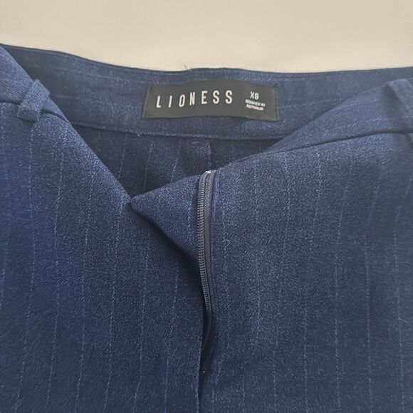 Lion's Den Mini Shorts - Picture 3 of 3